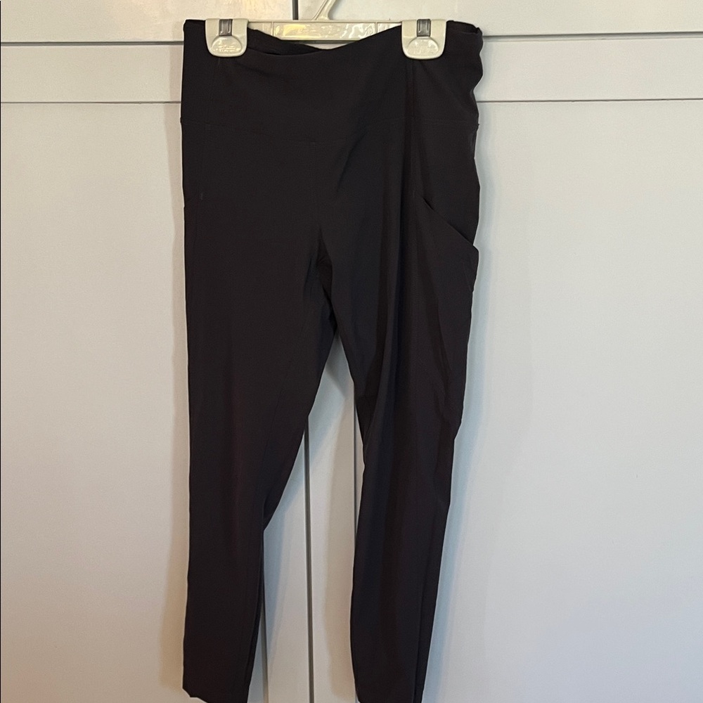 MEC Gateway Women's Black Cropped Pants